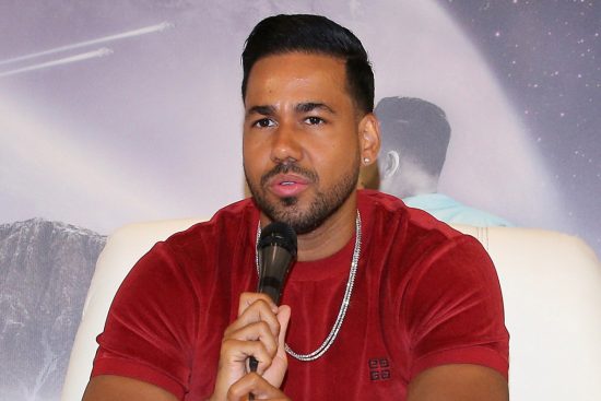 Romeo Santos defiende a latinos