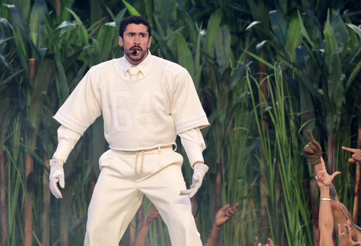 bad bunny, zara, ropa, agradece, gracias, mensaje, empleados, Bad Bunny Zara Super Bowl tribute