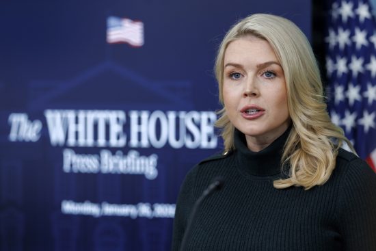 Choque entre artistas y Casa Blanca por críticas a ICE en los Grammy