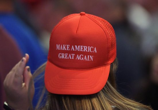 Ángela Vergara, aliada de Trump, acusa “martirio” tras arresto de su hijo