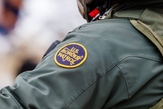 ICE arresta inmigrante tras llegar a trabajar, ICE Arrests Border Patrol Officer Upon Reporting to Work