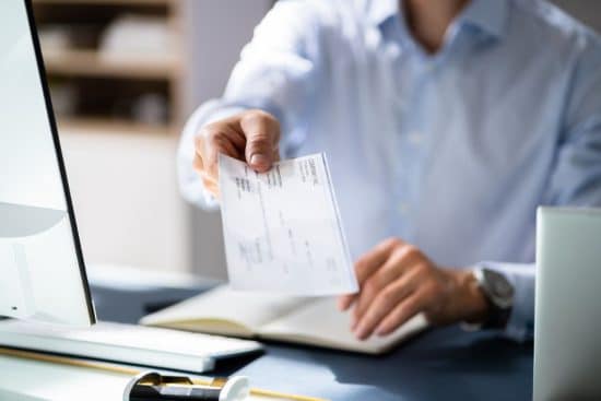 cheque de compensación