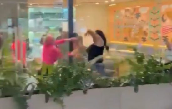 Pelea en plaza de Michoacán por infidelidad estalla ante todos