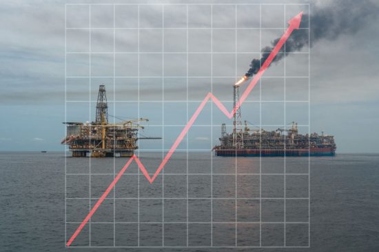se disparan precios del petróleo, Oil Prices Surge Due to Iran Crisis