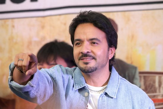 Luis Fonsi se viste de luto