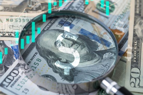 dólar recupera algo de fuerza