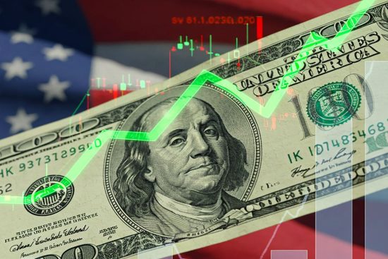 dólar sube ligeramente en México