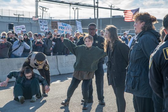 ICE enfrenta juicio por abusos a inmigrantes