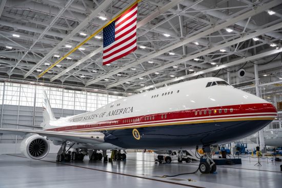 Air Force One genera polémica por regalo de Catar
