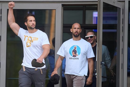 Detención, cargos, Andrew Tate arresto, Tristan Tate cargos, tráfico sexual influencers, caso Tate Reino Unido, Tate Miami extradición